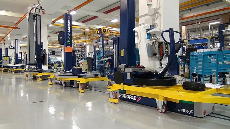 Az AGV-rendszer a padlóra leragasztott mágneses útvonalat követ